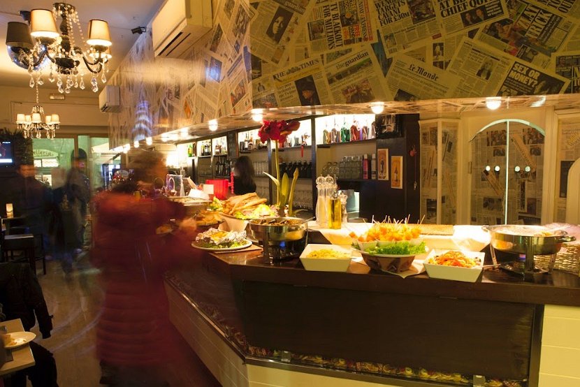 098-il bancone della gastronomia